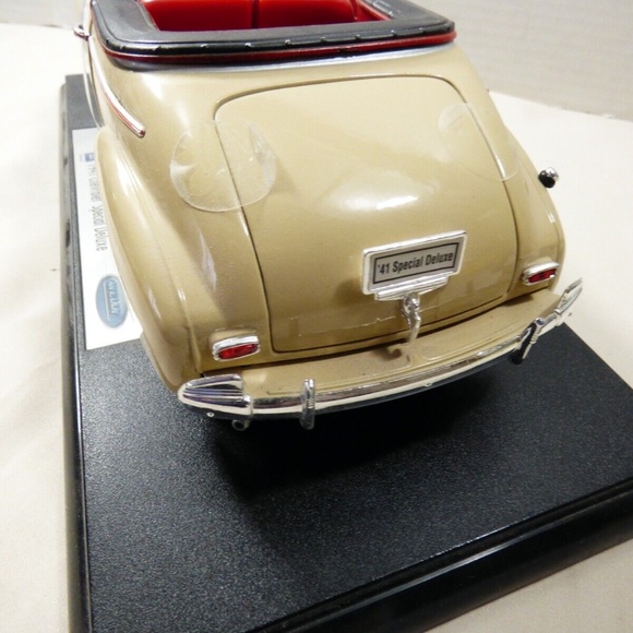 Welly 1941 Chevy Special Deluxe convertible die cast metal model car - Picture 6 of 12